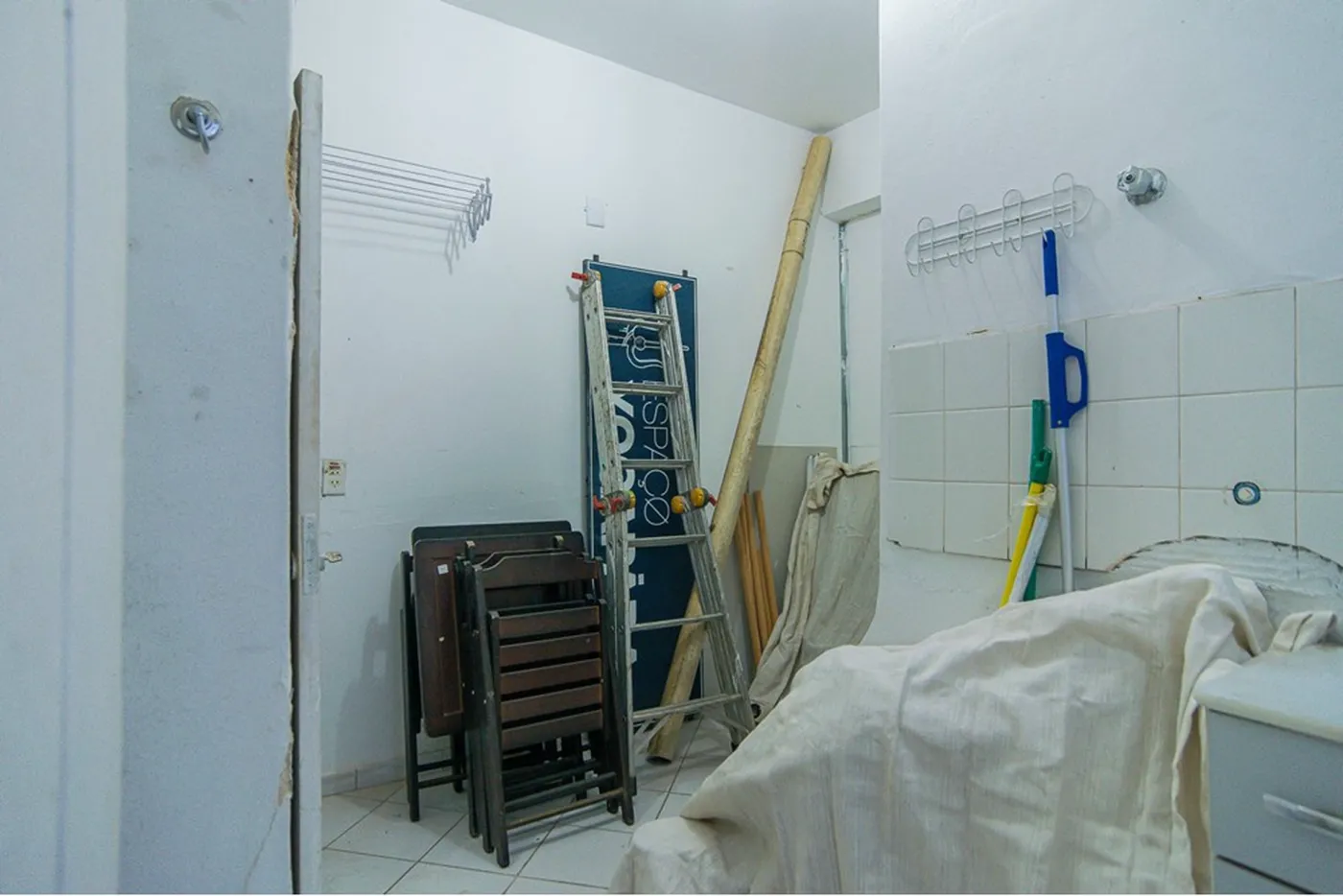 HA 134 Sala 601081007-109 - REMAX Lepex Exclusividades