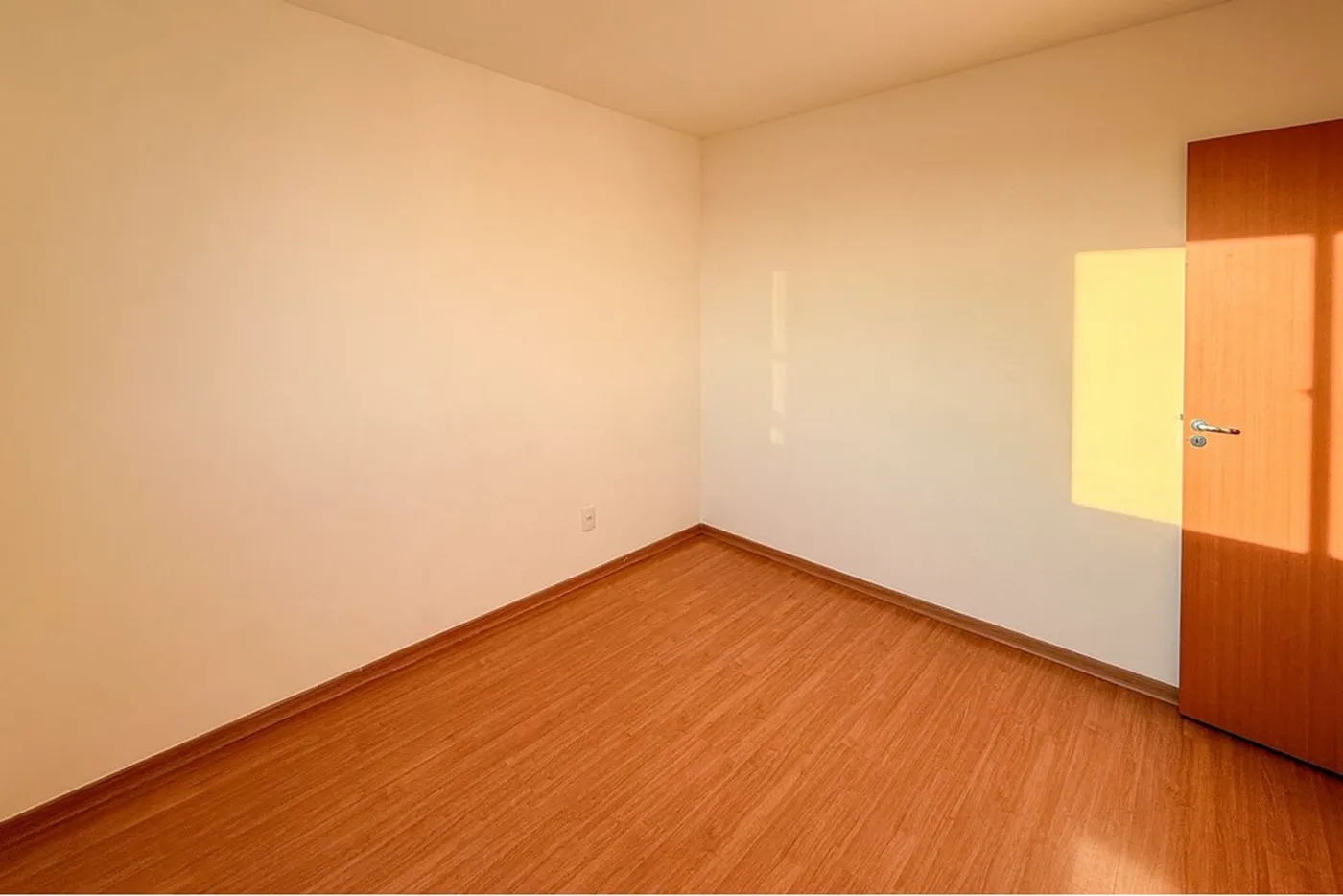 EVRRDSC 196 Apto 612651033-95 - REMAX Pillares Exclusividades