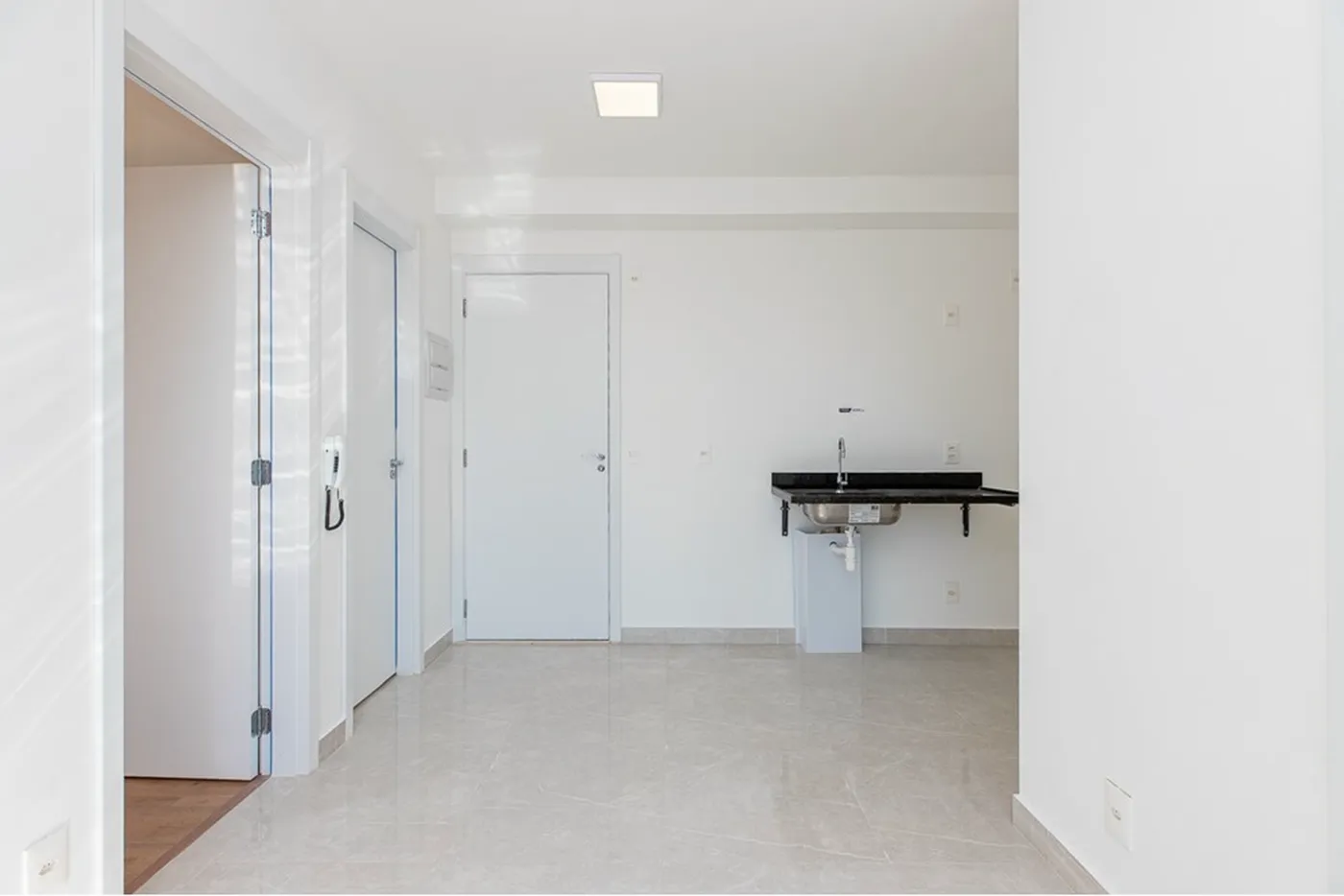 ISA 358 Apto 601241033-98 - REMAX Ville Exclusividades