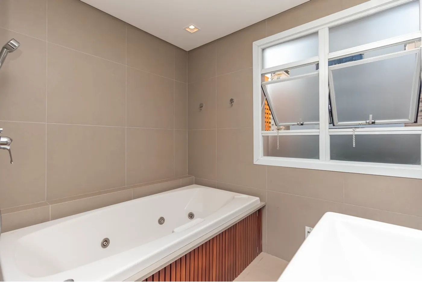 IBJA 701 Apto 601361053-35 - REMAX Trio Exclusividades