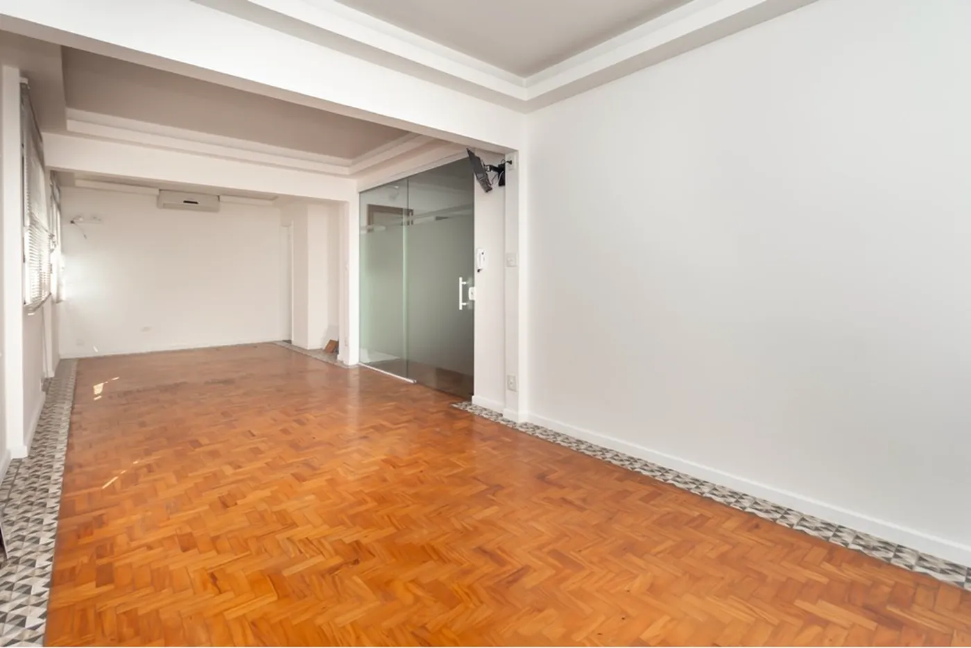 BCP 52 Sala 601361016-166 - REMAX Trio Exclusividades