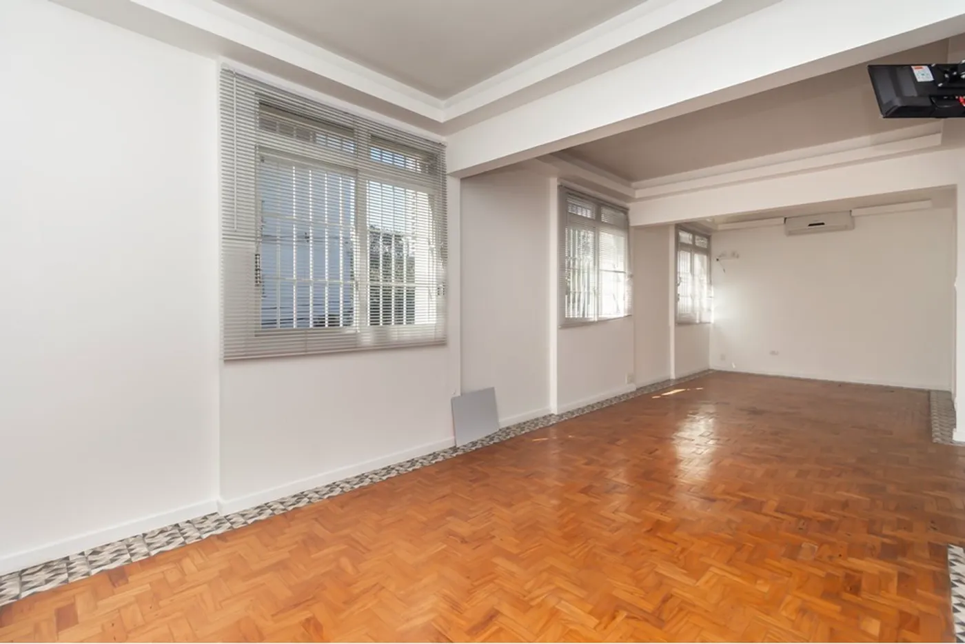 BCP 52 Sala 601361016-166 - REMAX Trio Exclusividades