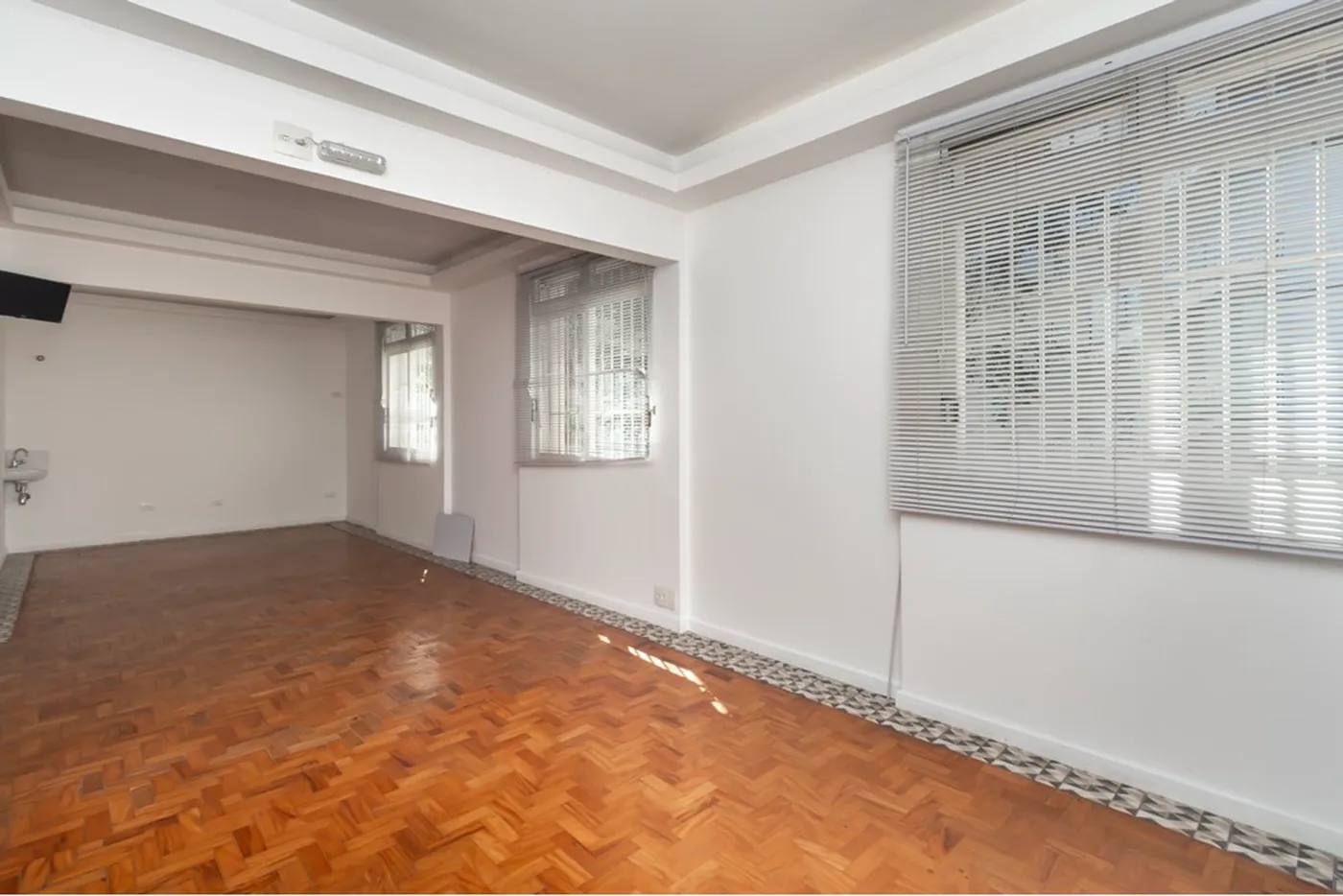 BCP 52 Sala 601361016-166 - REMAX Trio Exclusividades