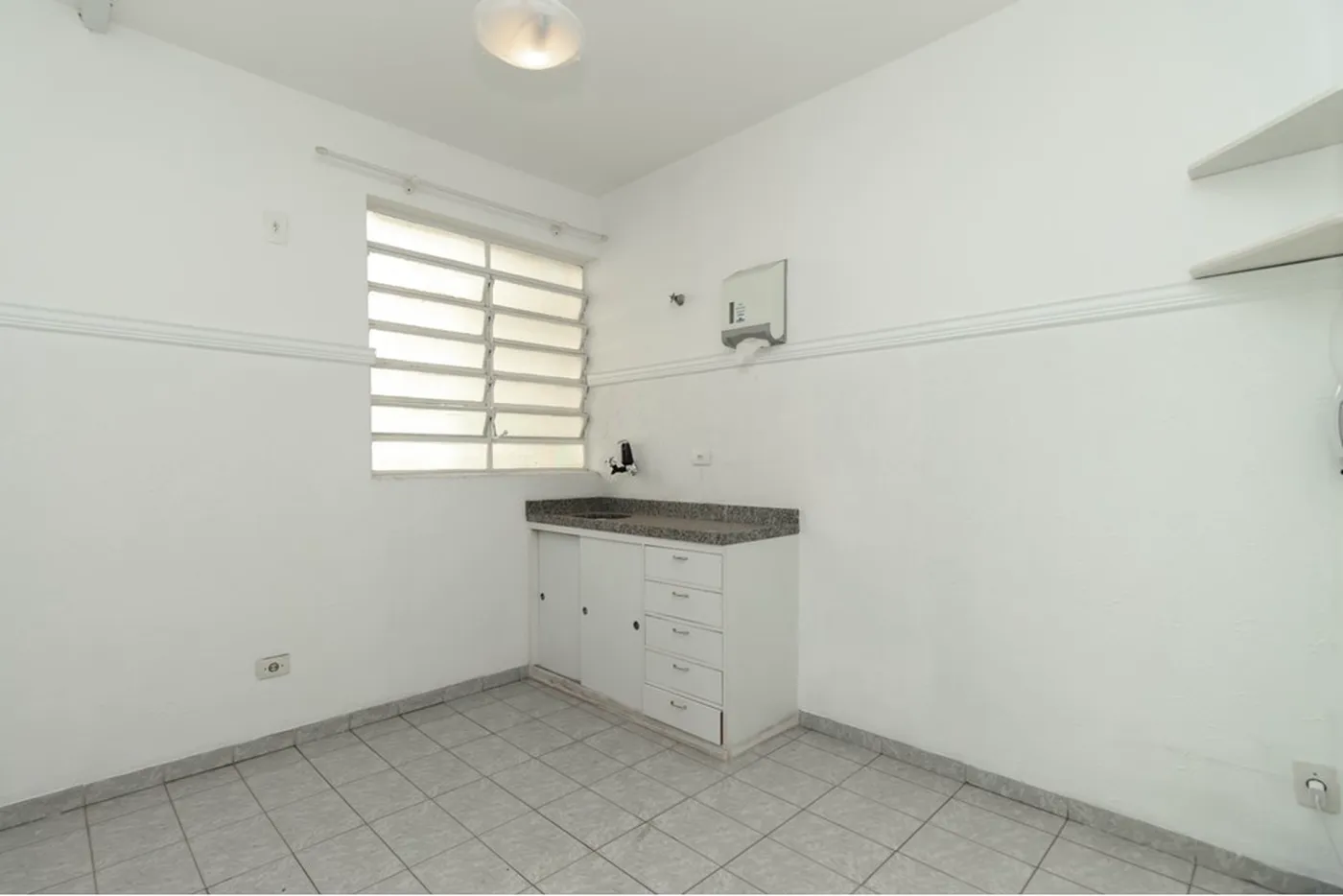 BCP 52 Sala 601361016-166 - REMAX Trio Exclusividades