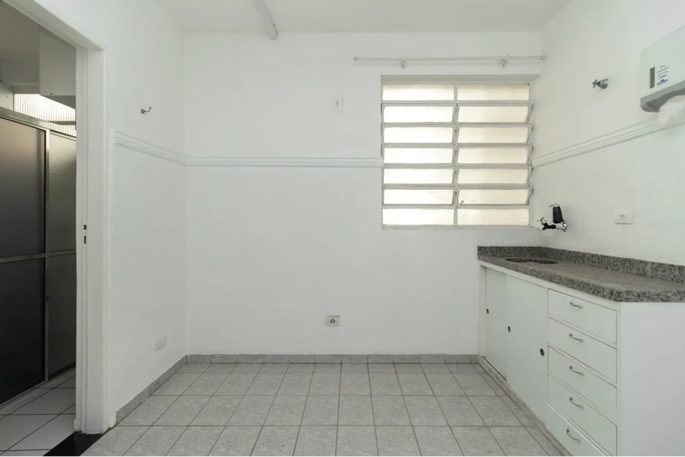 BCP 52 Sala 601361016-166 - REMAX Trio Exclusividades