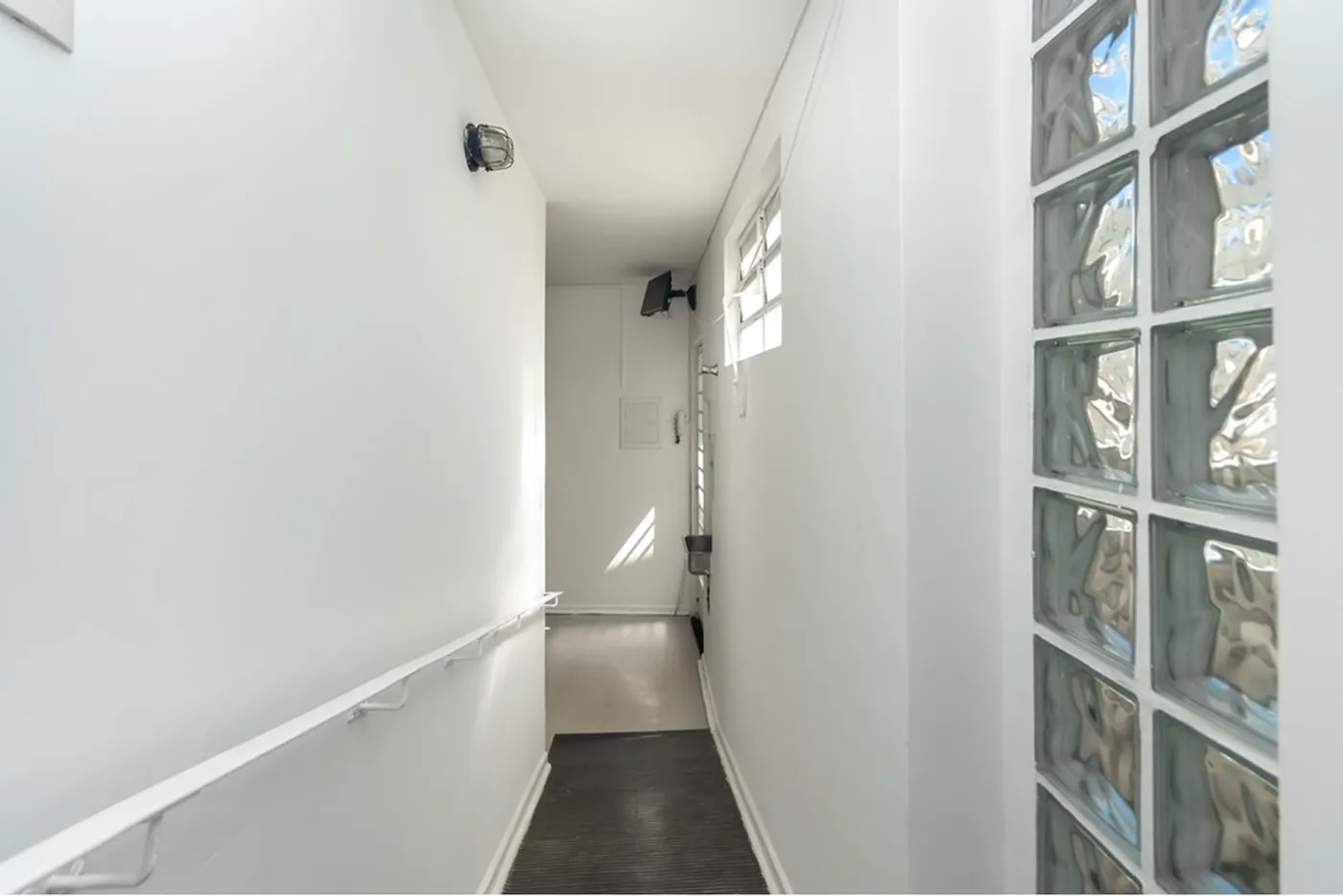 BCP 52 Sala 601361016-166 - REMAX Trio Exclusividades