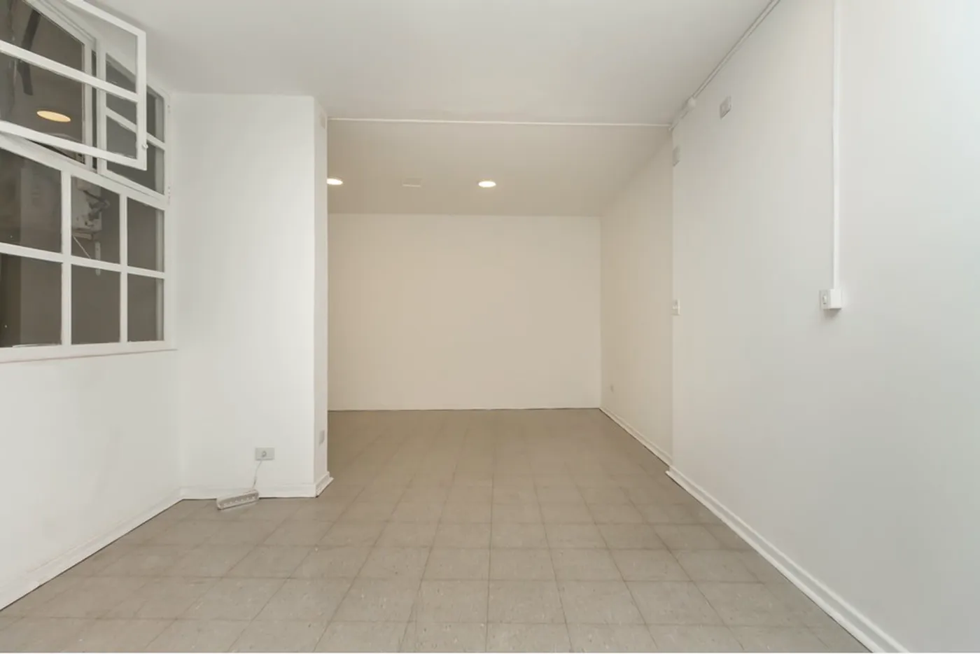 BCP 52 Sala 601361016-166 - REMAX Trio Exclusividades