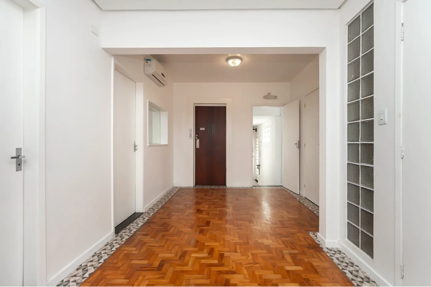 BCP 52 Sala 601361016-166 - REMAX Trio Exclusividades