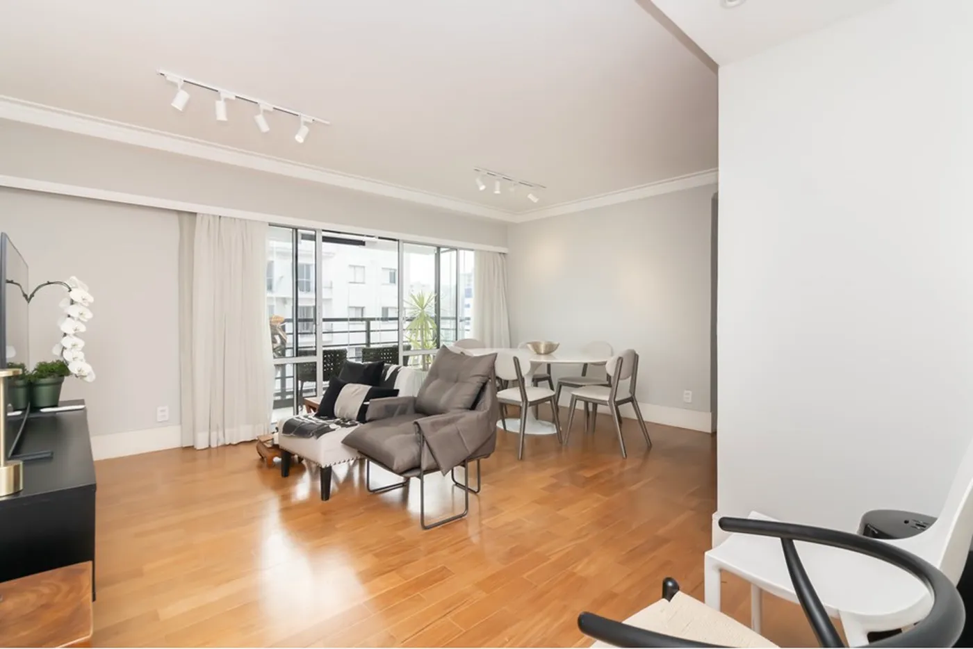 VODCDM 122 Apto 630331102-9 - REMAX Comunità Exclusividades