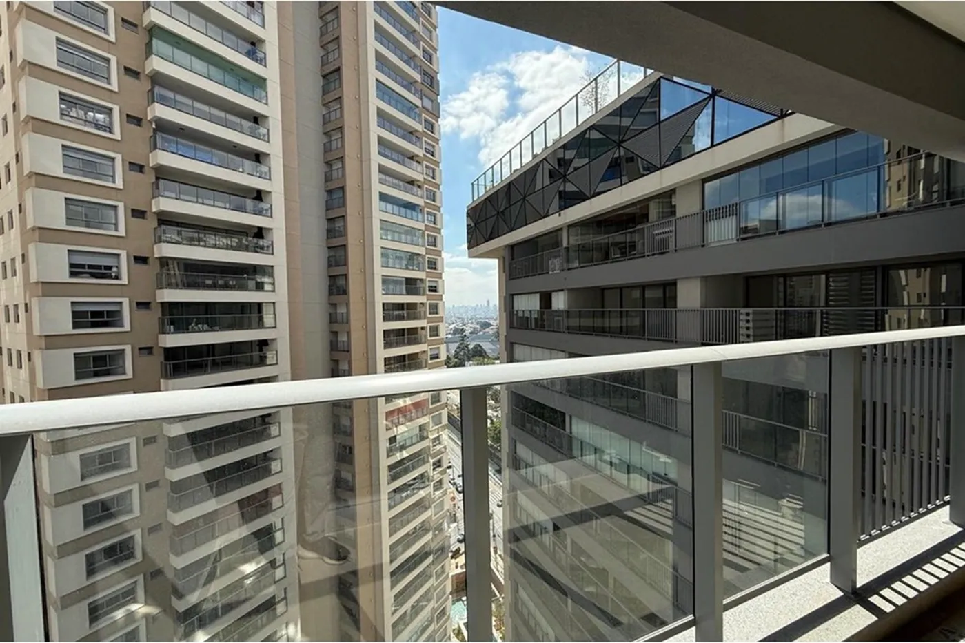 CKDRJ 2070 Apto 601241050-3 - REMAX Ville Exclusividades