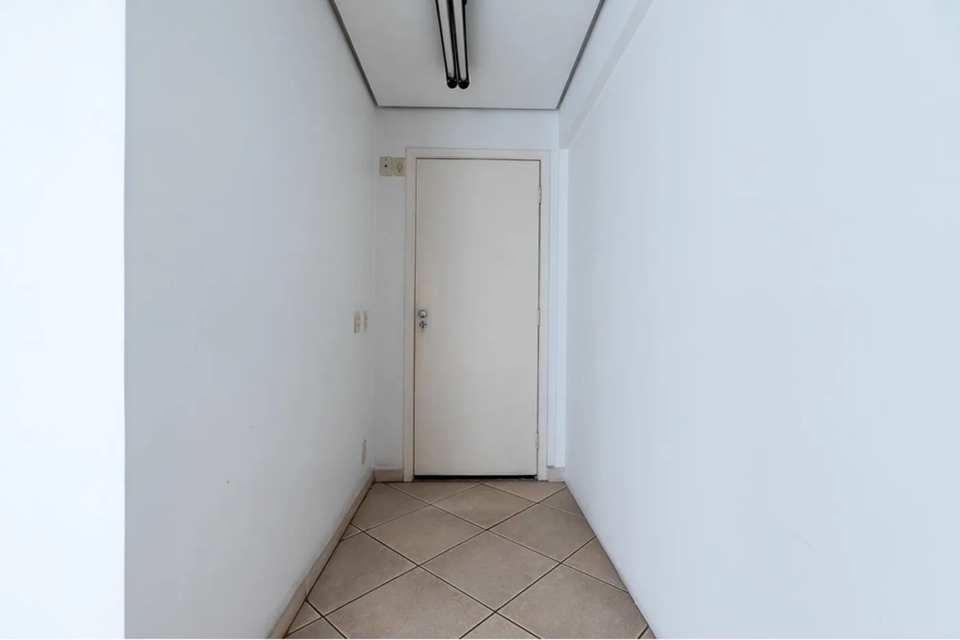 BVBR 190 Sala 601971007-160 - REMAX Empire Exclusividades