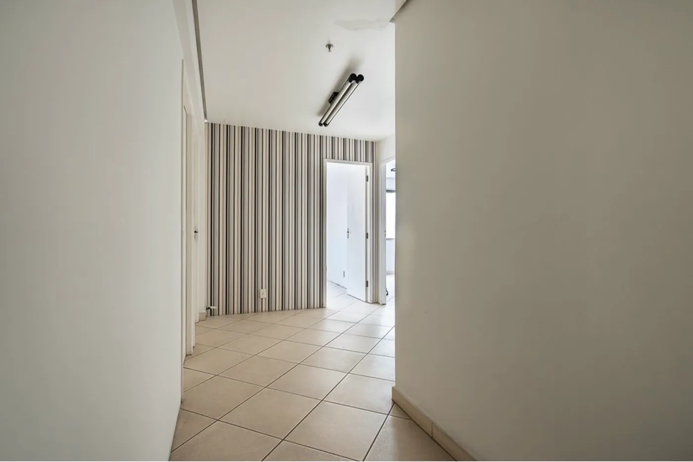 BVBR 190 Sala 601971007-160 - REMAX Empire Exclusividades