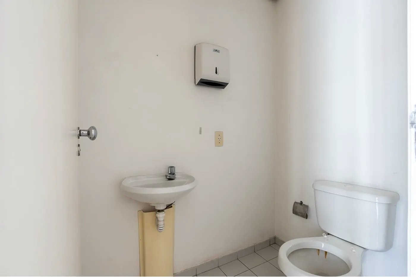 BVBR 190 Sala 601971007-160 - REMAX Empire Exclusividades