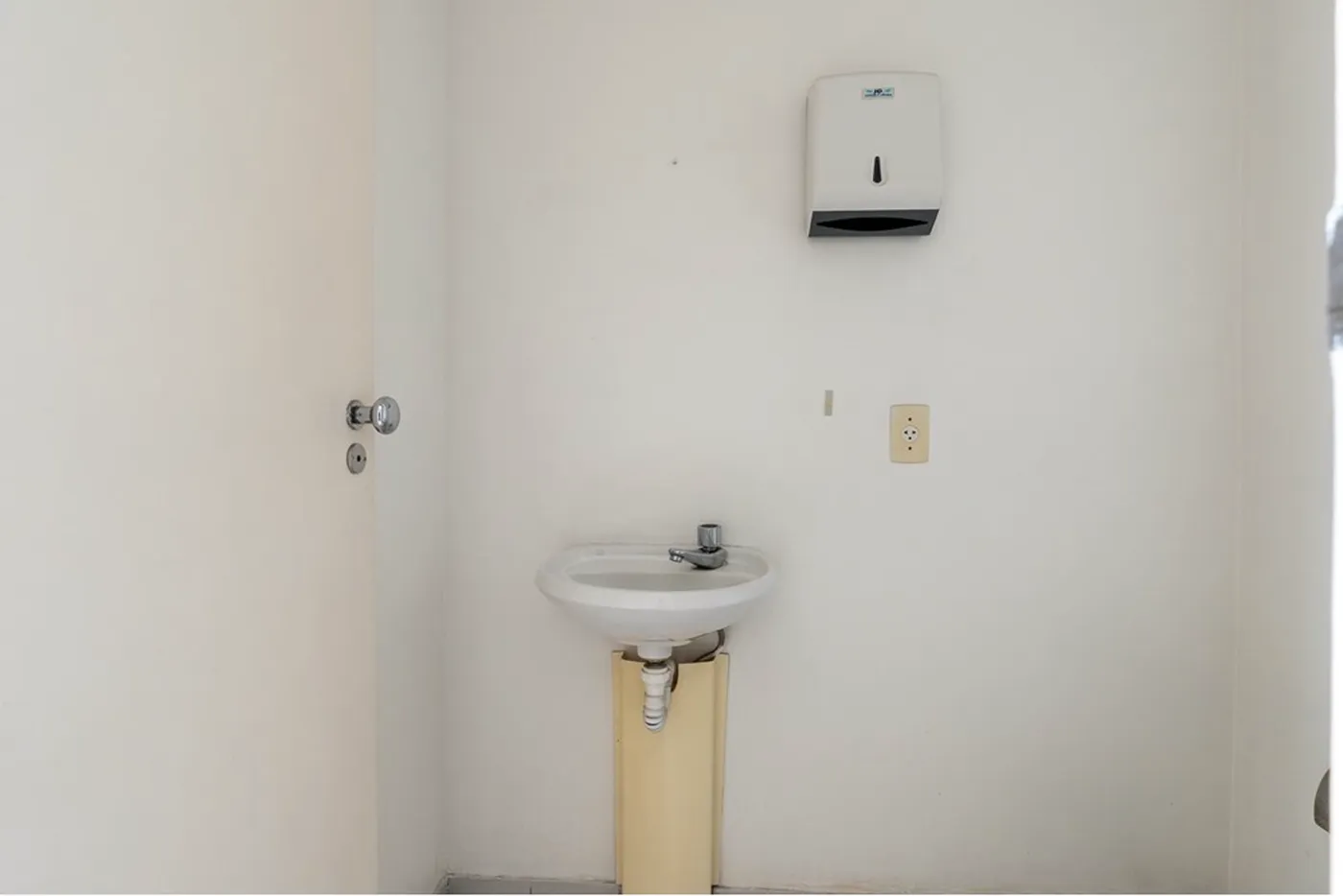 BVBR 190 Sala 601971007-160 - REMAX Empire Exclusividades