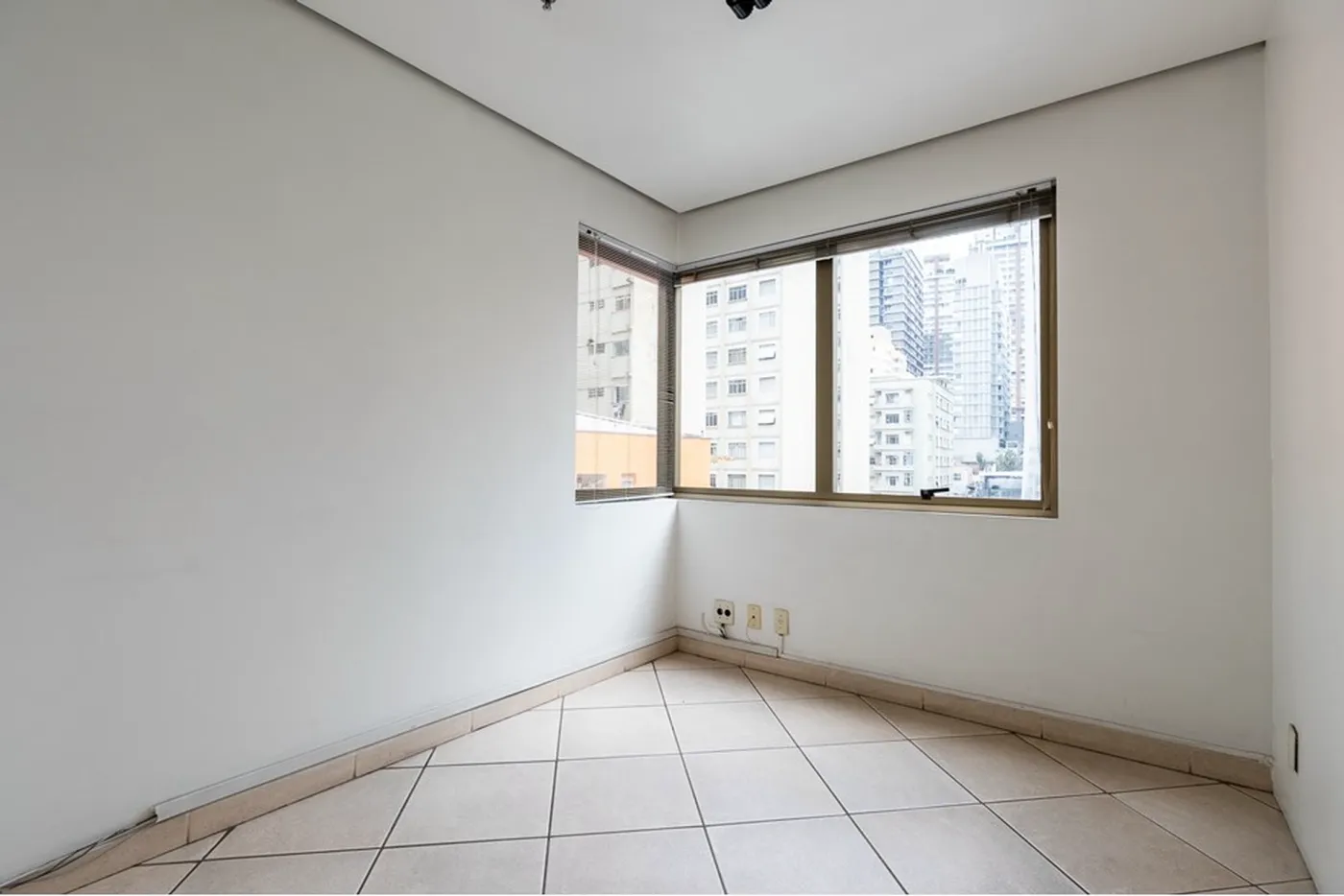BVBR 190 Sala 601971007-160 - REMAX Empire Exclusividades