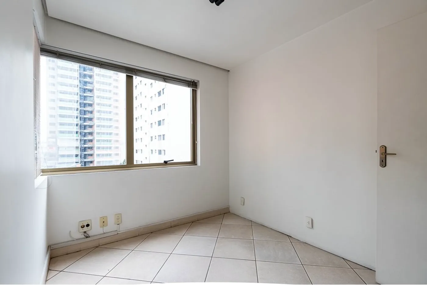 BVBR 190 Sala 601971007-160 - REMAX Empire Exclusividades