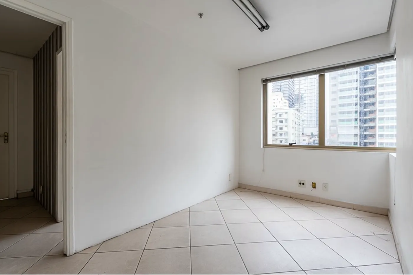 BVBR 190 Sala 601971007-160 - REMAX Empire Exclusividades