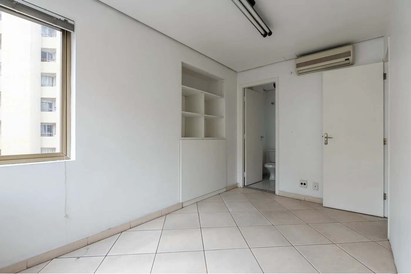 BVBR 190 Sala 601971007-160 - REMAX Empire Exclusividades