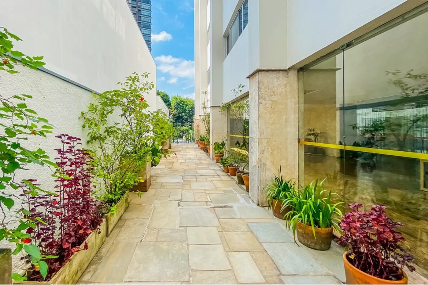 PR 1332 Apto 601081082-12 - REMAX Lepex Exclusividades
