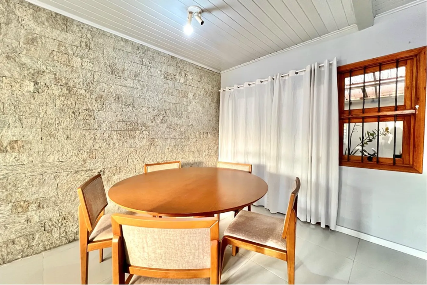 SJN 151 610241023-61 - REMAX 520 Exclusividades