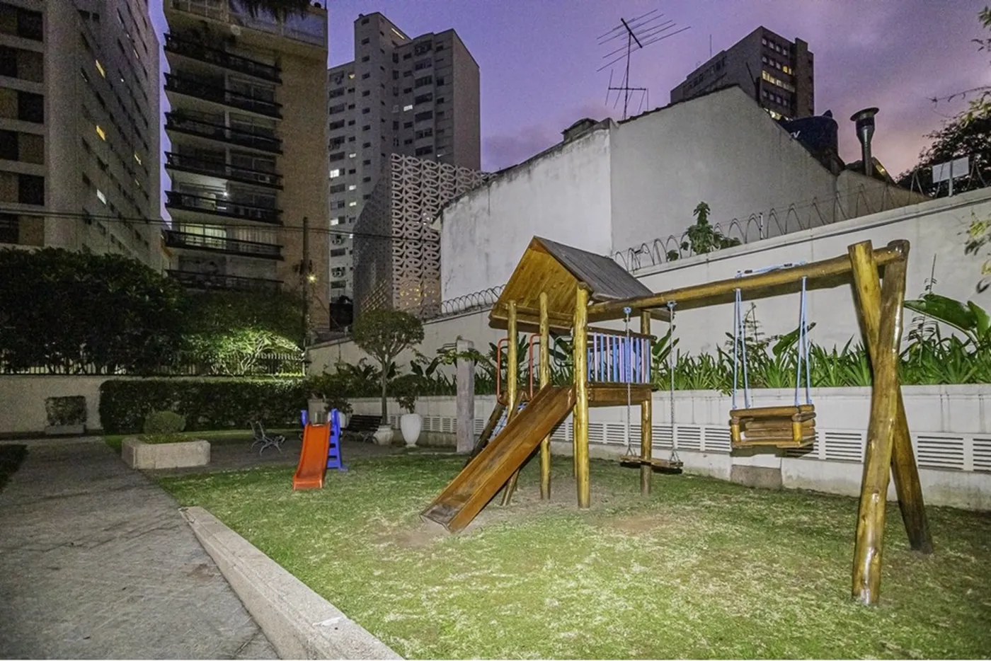 HDBM 444 Apto 601081007-110 - REMAX Lepex Exclusividades