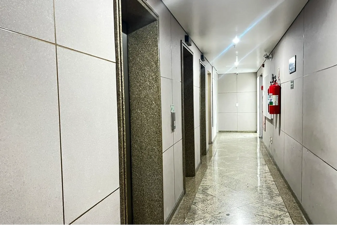 CBVDM 420 Sala 601361051-42 - REMAX Trio Exclusividades