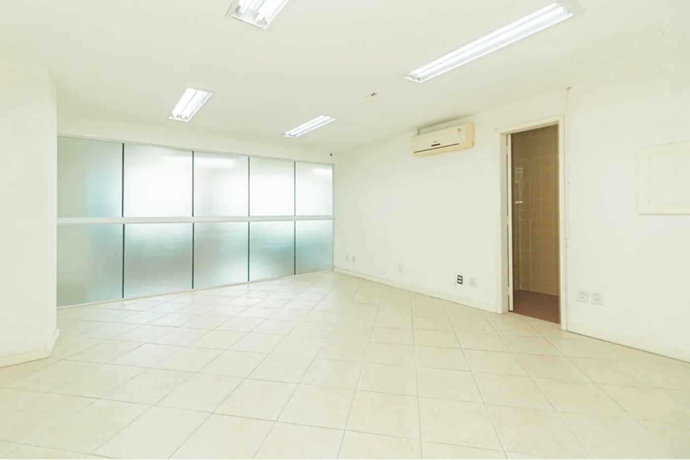 SDODO 60 Sala 610221045-32 - REMAX Donno Exclusividades