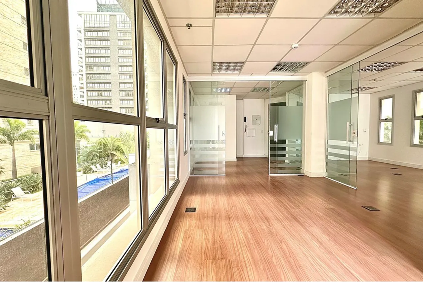 PLA 259 Sala 601081056-45 - REMAX Lepex Exclusividades