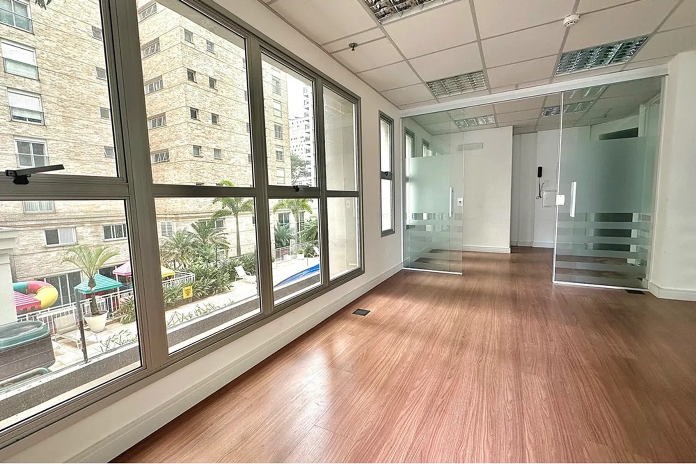 PLA 259 Sala 601081056-45 - REMAX Lepex Exclusividades
