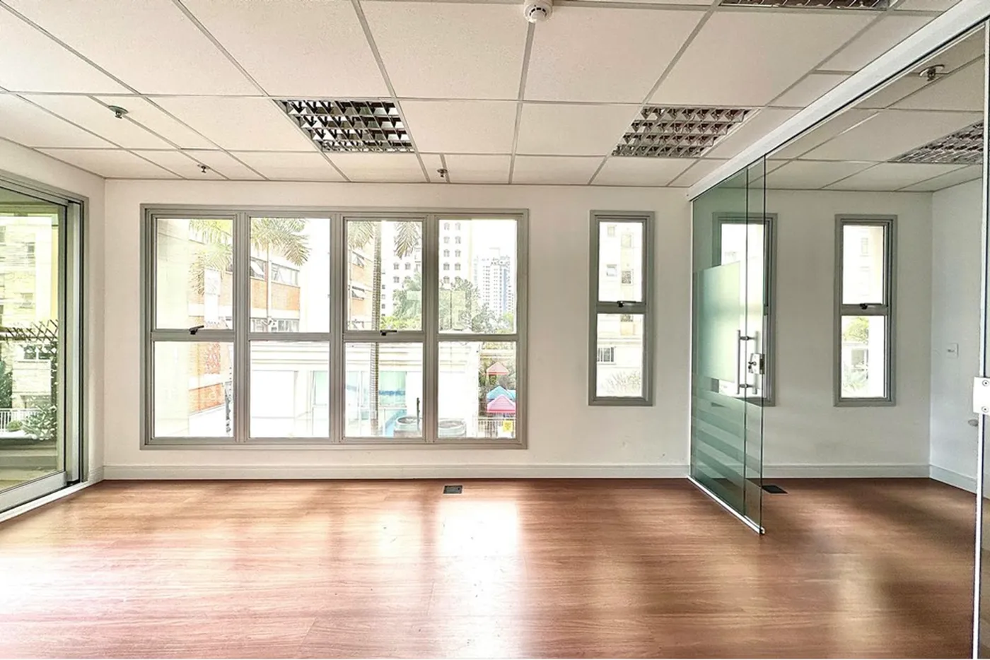PLA 259 Sala 601081056-45 - REMAX Lepex Exclusividades