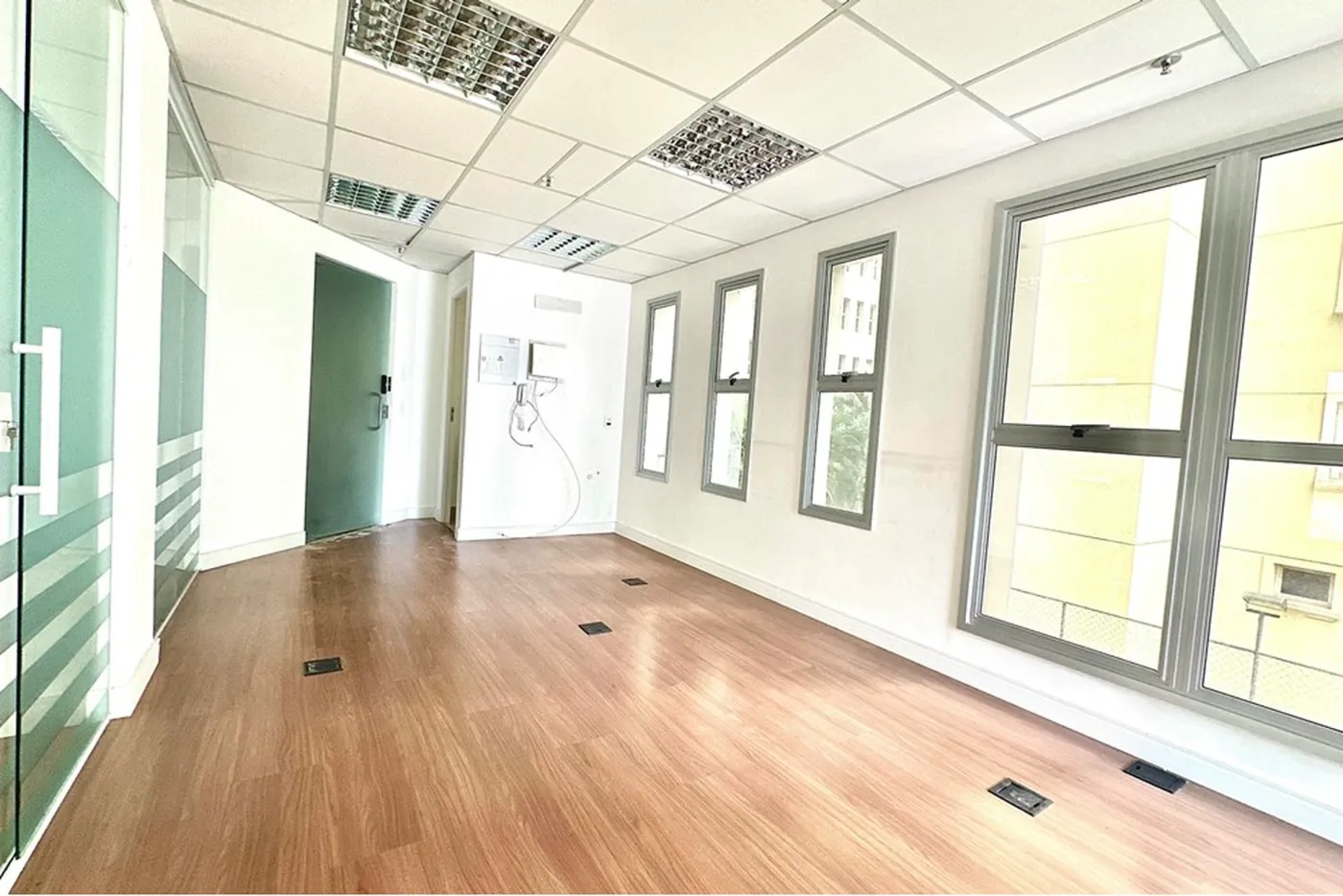 PLA 259 Sala 601081056-45 - REMAX Lepex Exclusividades