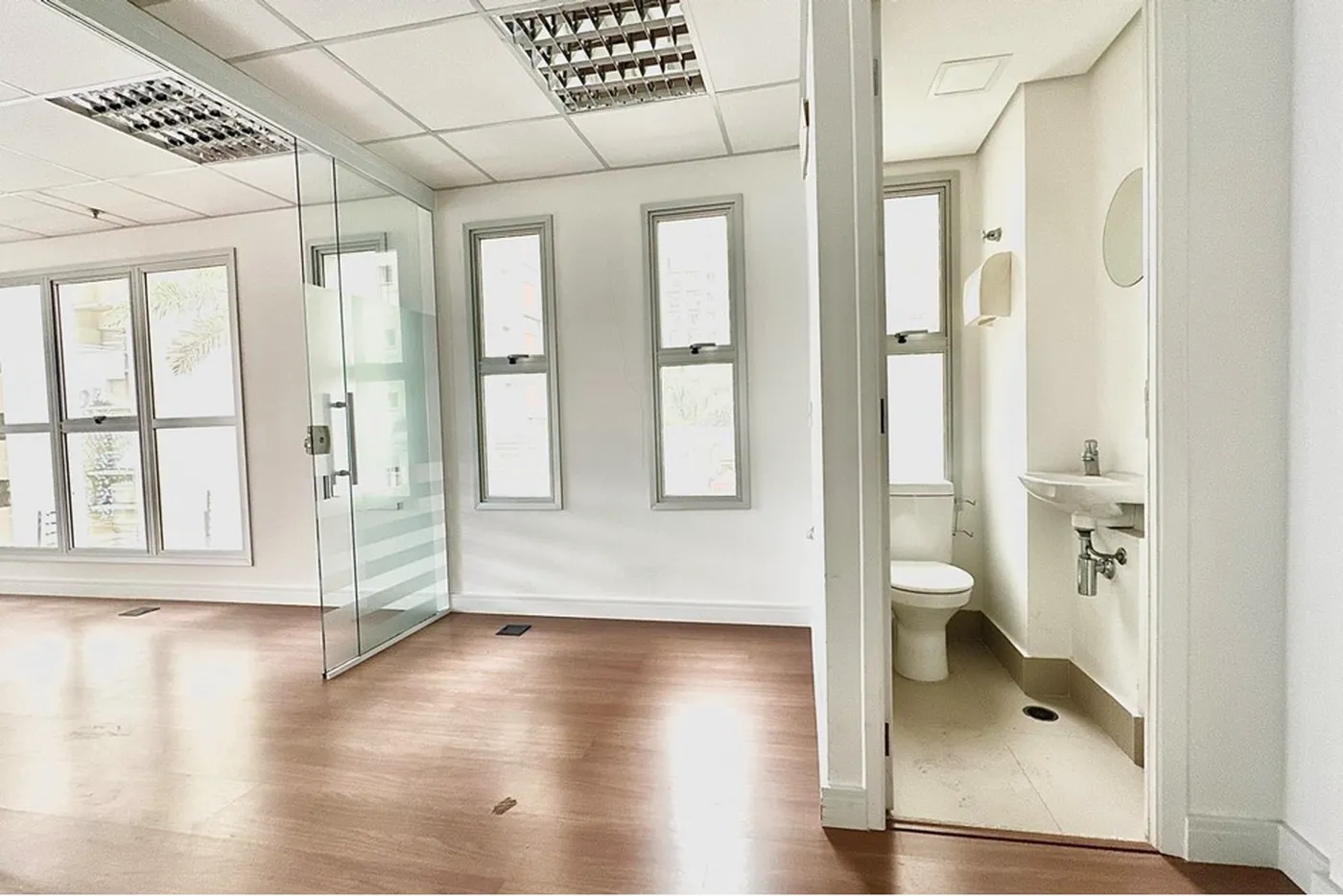 PLA 259 Sala 601081056-45 - REMAX Lepex Exclusividades