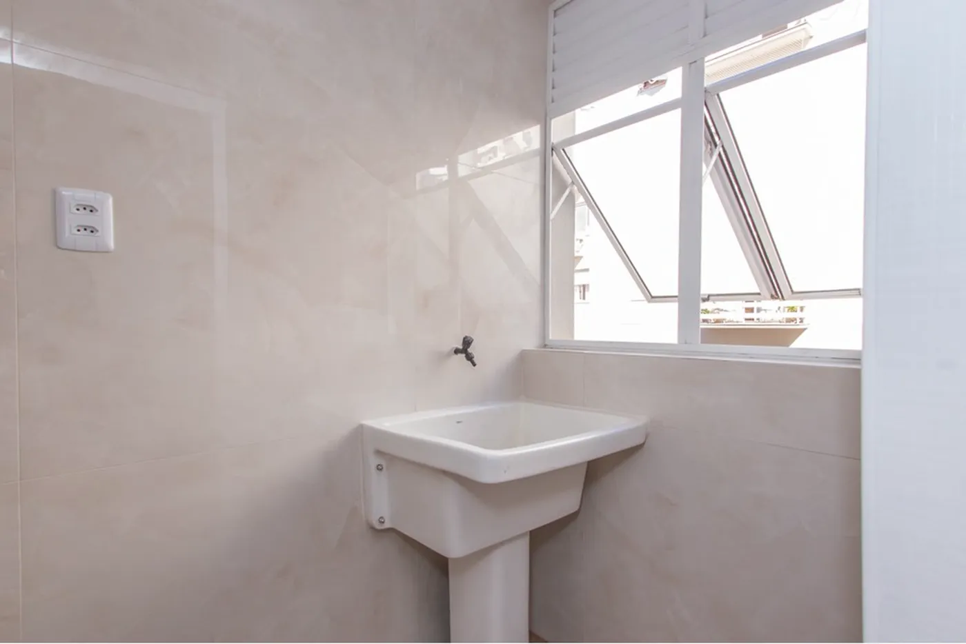 PDJW 687 Apto 610101018-18 - REMAX Tri Exclusividades