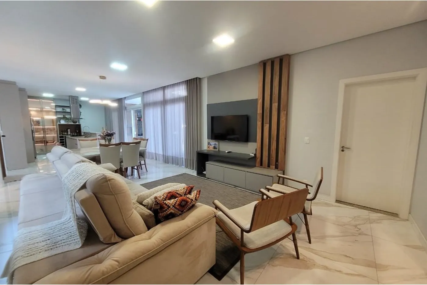 CAE 77 612511062-1 - REMAX Moderna Exclusividades