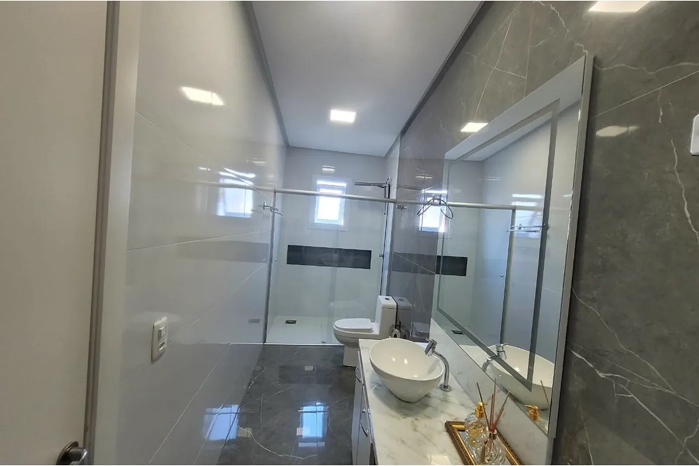 CAE 77 612511062-1 - REMAX Moderna Exclusividades