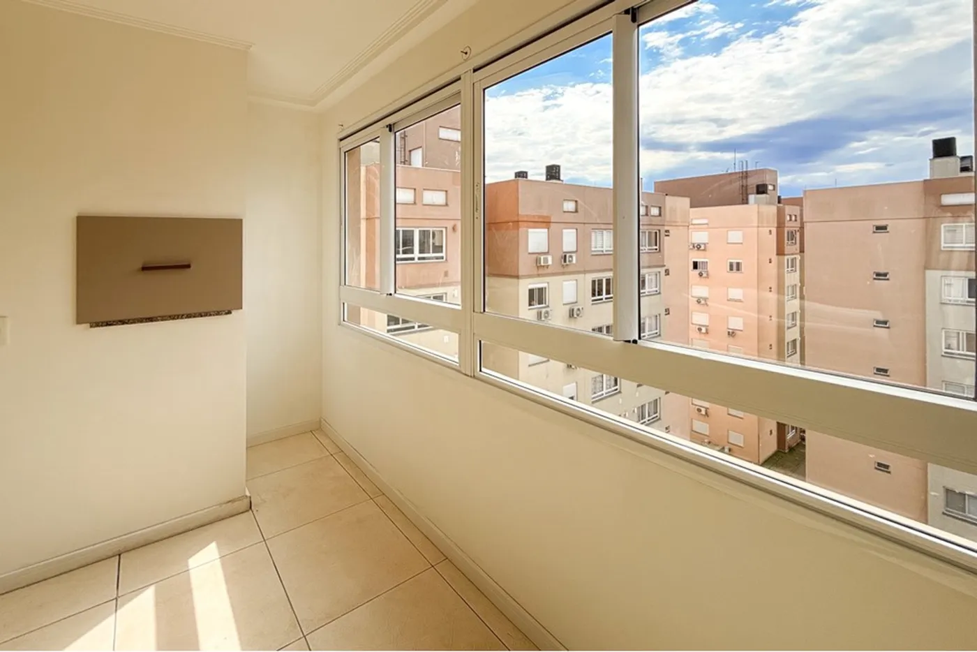 FJC 660 Apto 612651031-48 - REMAX Pillares Exclusividades