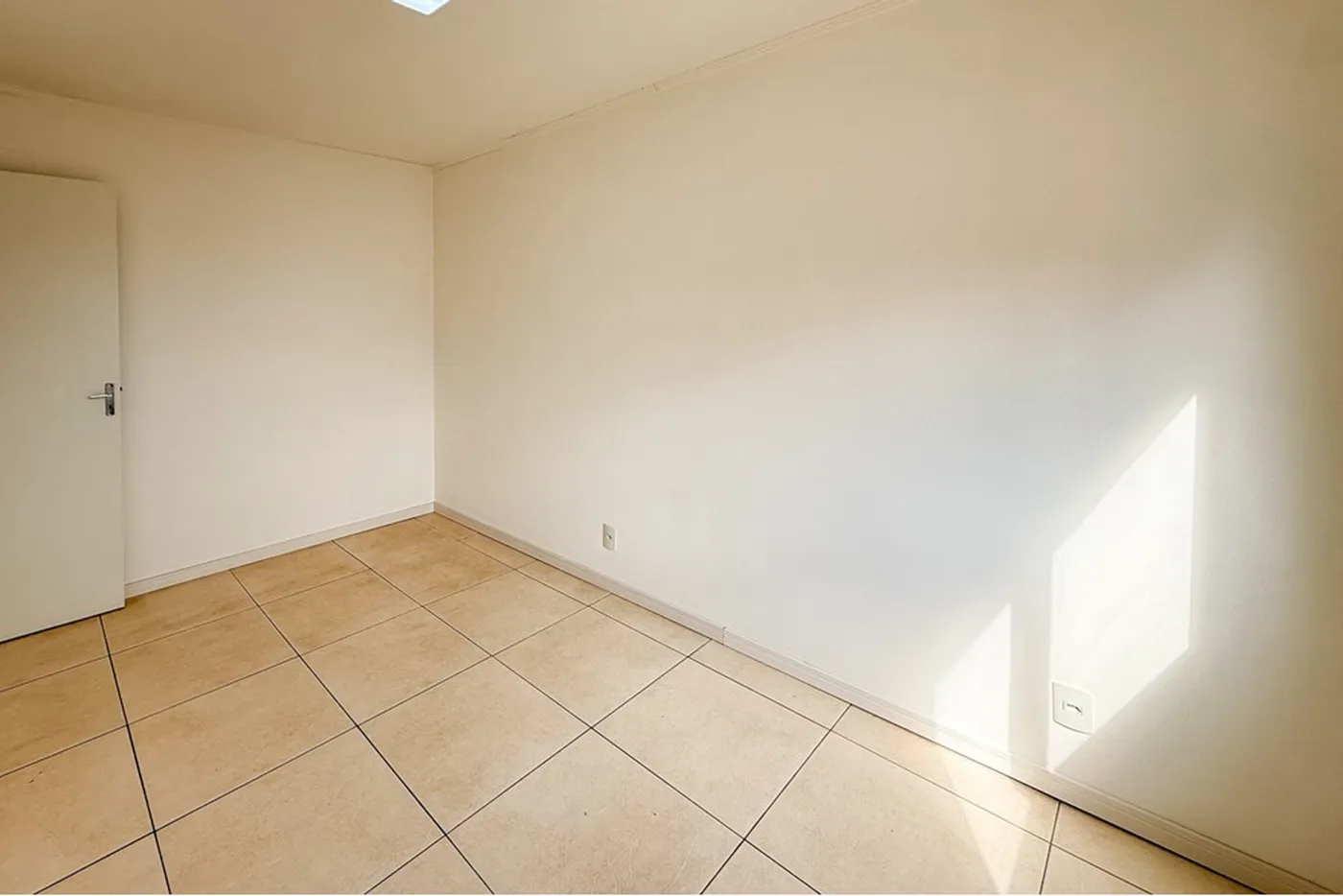 FJC 660 Apto 612651031-48 - REMAX Pillares Exclusividades