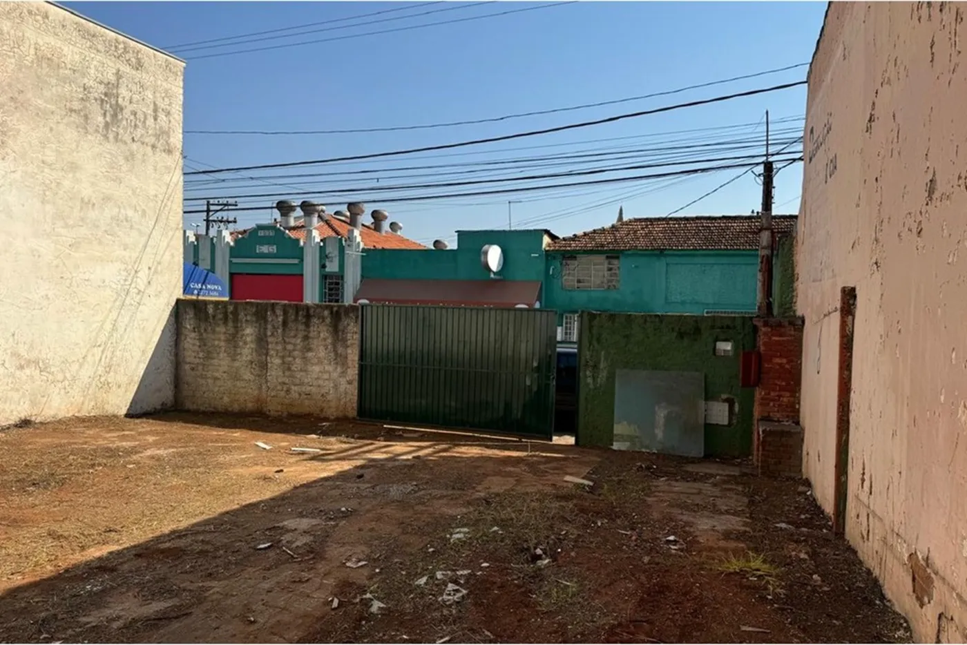 CQB 946 Terreno 602301007-11 - Remax Trinity Exclusividades
