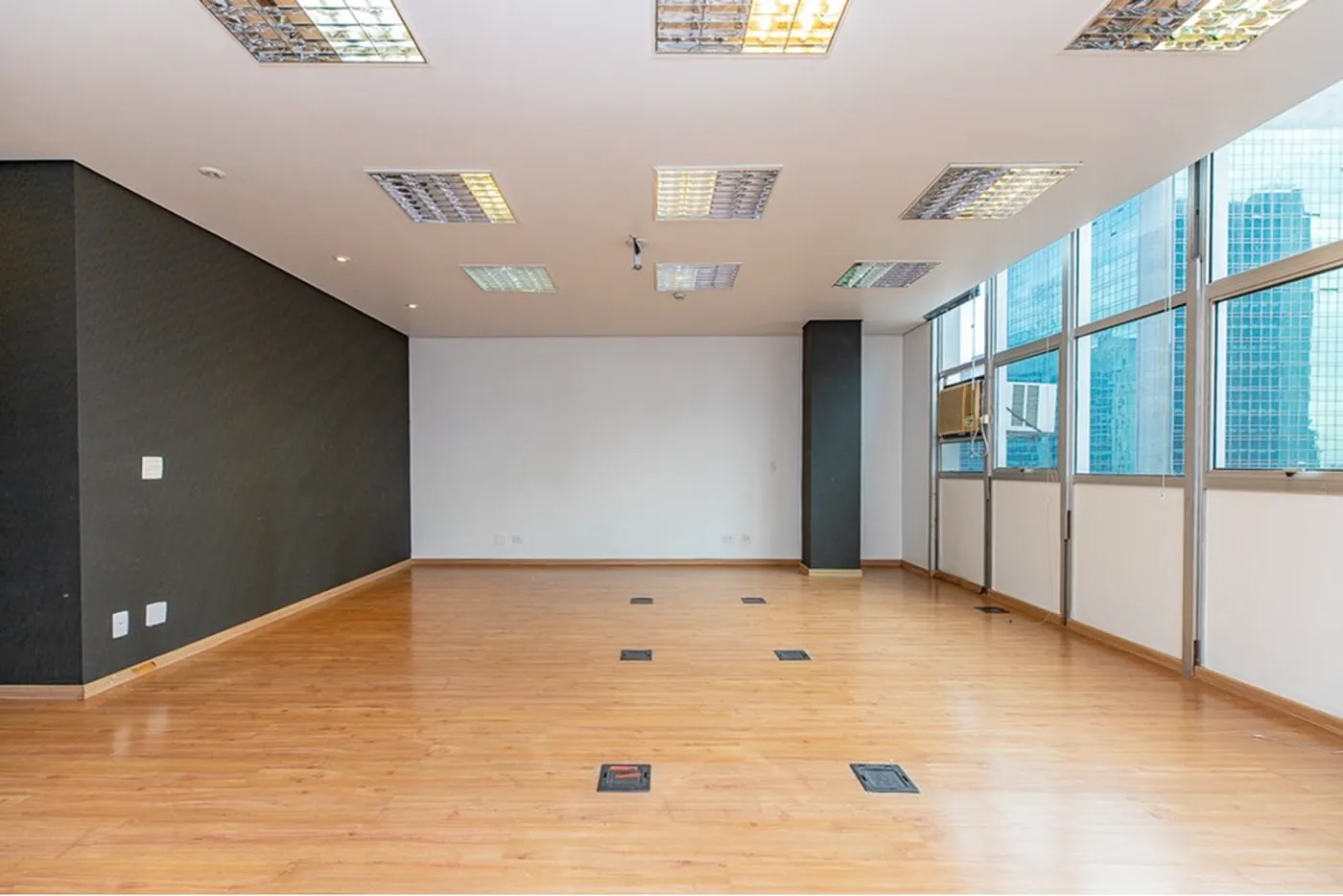 BVP 1765 Sala 601241038-66 - REMAX Ville Exclusividades