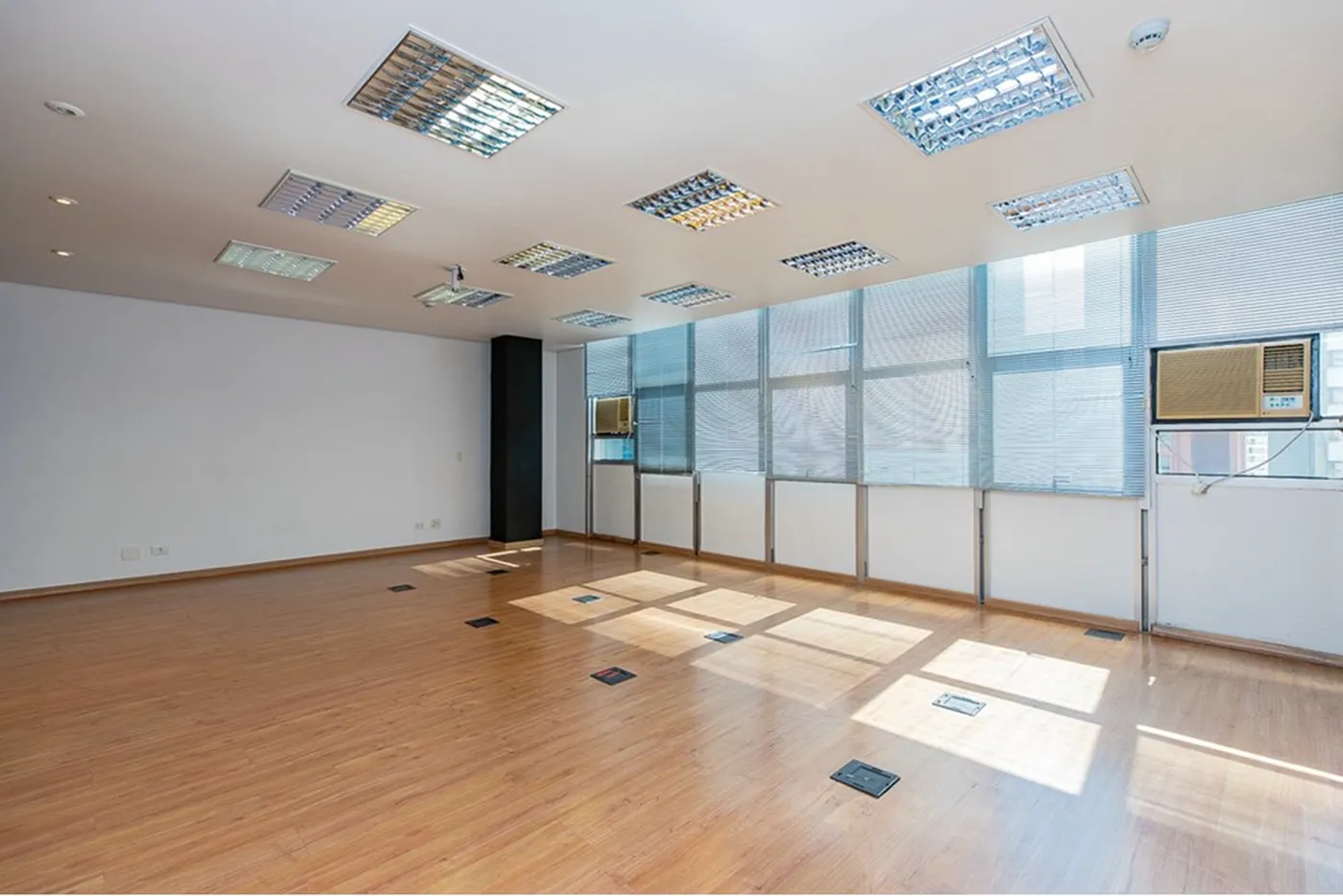BVP 1765 Sala 601241038-66 - REMAX Ville Exclusividades