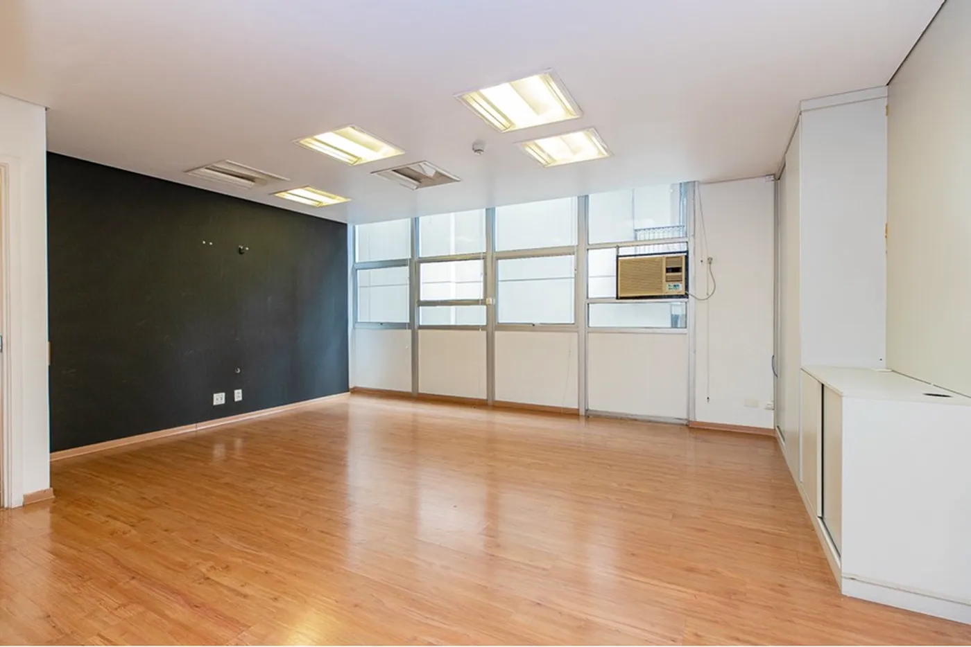 BVP 1765 Sala 601241038-66 - REMAX Ville Exclusividades