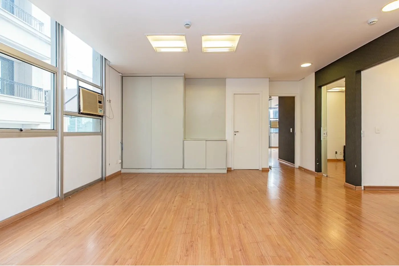 BVP 1765 Sala 601241038-66 - REMAX Ville Exclusividades
