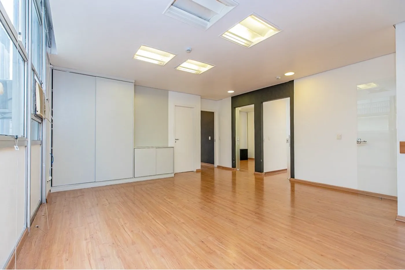 BVP 1765 Sala 601241038-66 - REMAX Ville Exclusividades