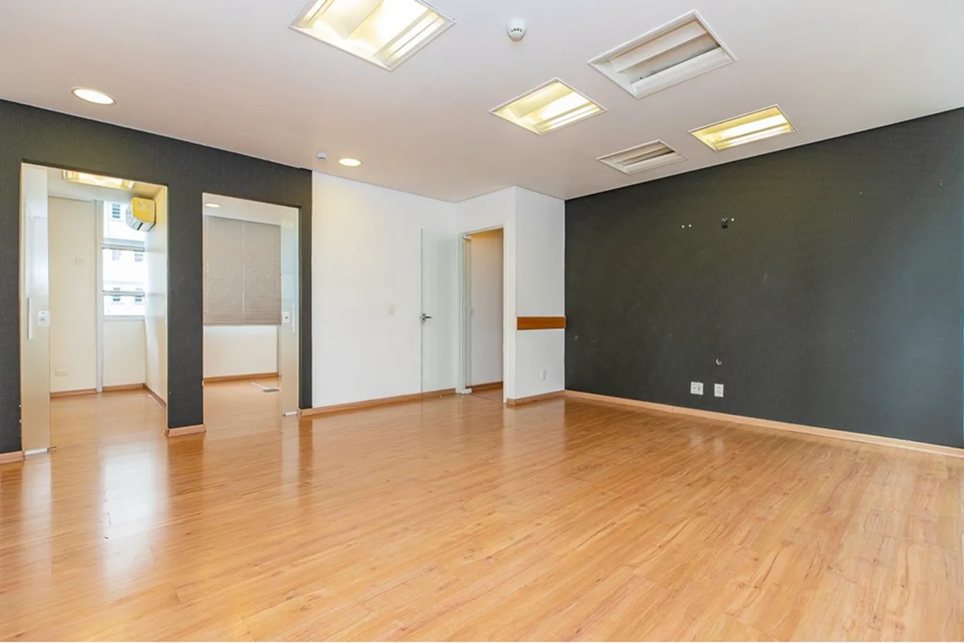 BVP 1765 Sala 601241038-66 - REMAX Ville Exclusividades