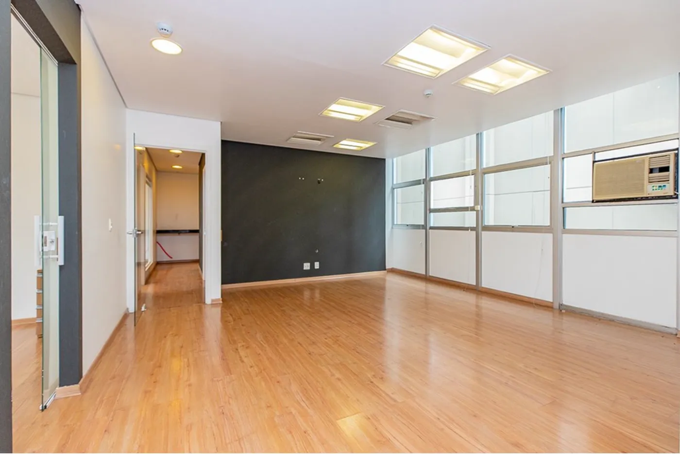 BVP 1765 Sala 601241038-66 - REMAX Ville Exclusividades