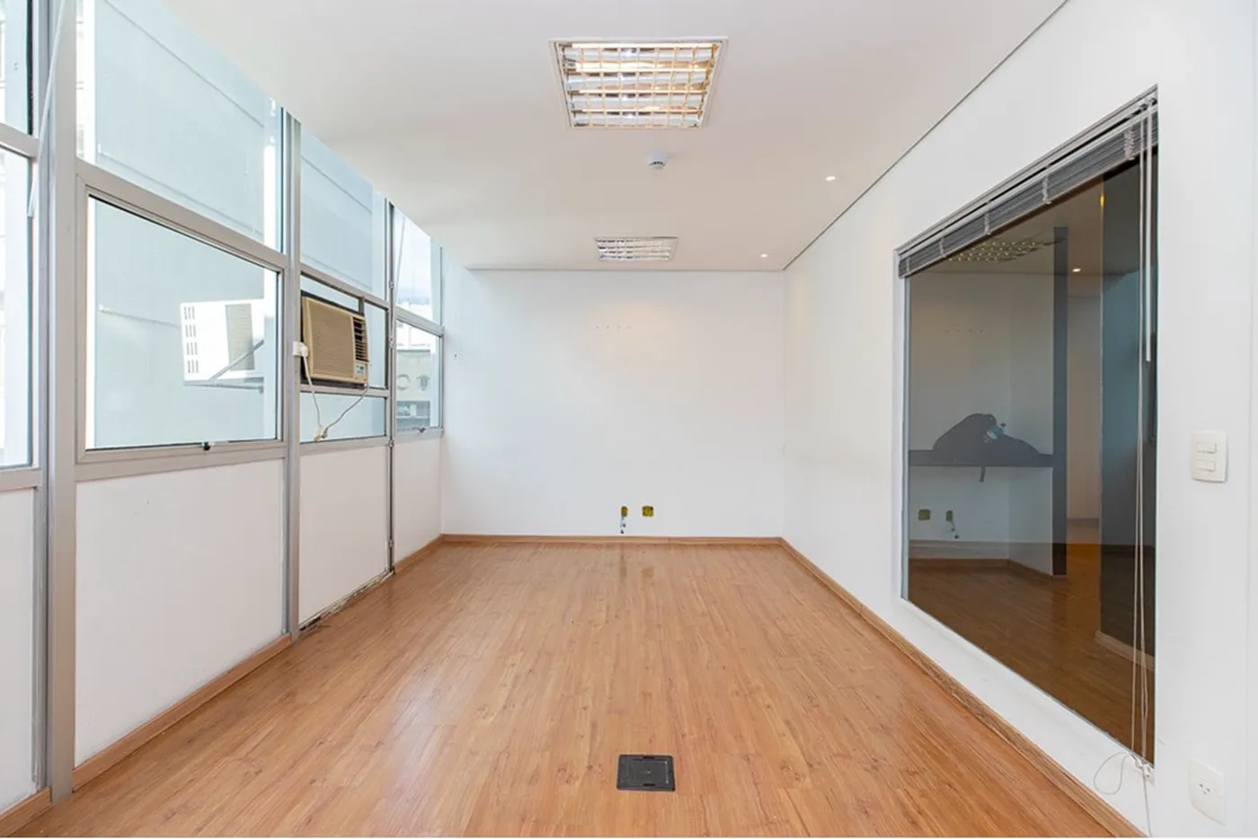 BVP 1765 Sala 601241038-66 - REMAX Ville Exclusividades