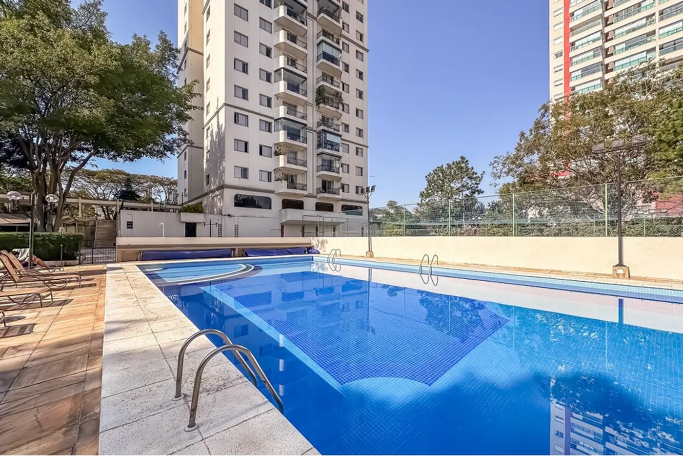 JAV 374 Apto 601721006-98 - REMAX Front Exclusividades