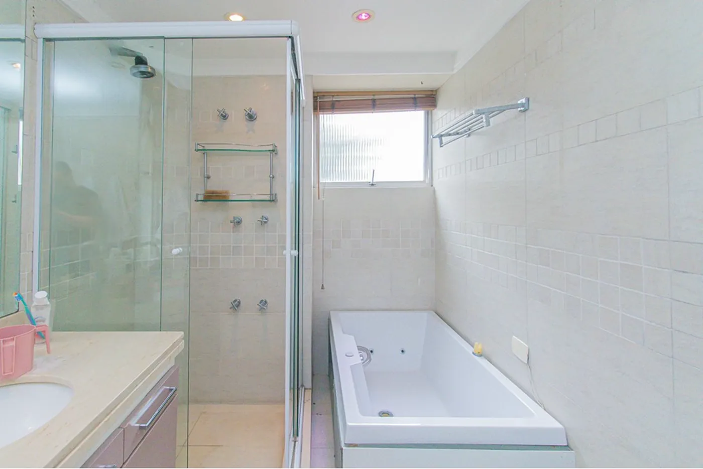 CC 101 Apto 601081062-63 - REMAX Lepex Exclusividades