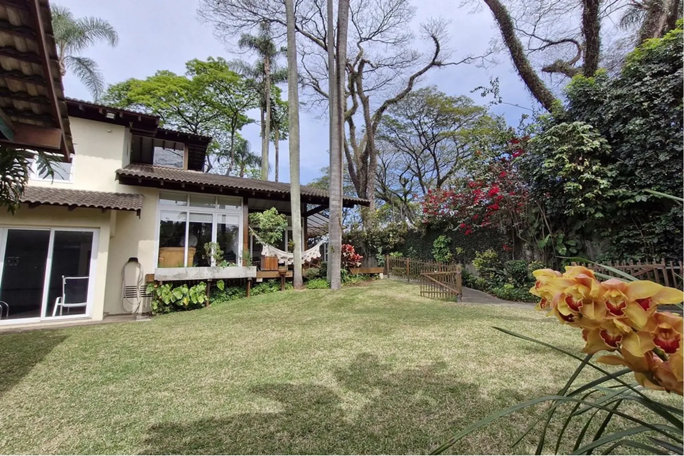 BL 1135 601361003-198 - REMAX Trio Exclusividades