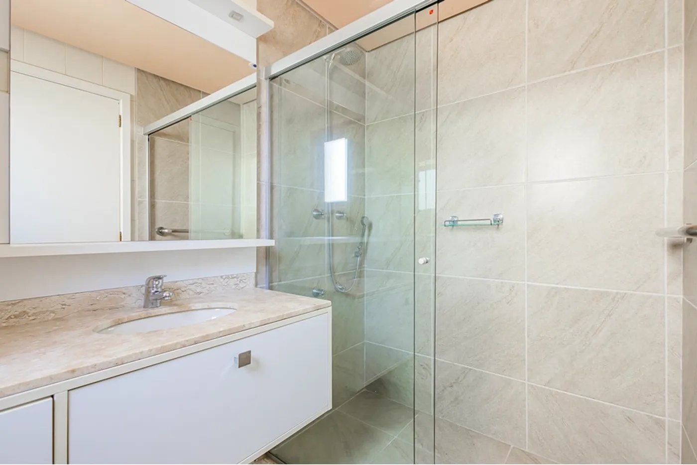 JISJES 251 Apto 612521072-23 - REMAX Place Exclusividades
